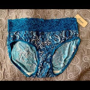 SOMA Embraceable Super Soft Hipster M